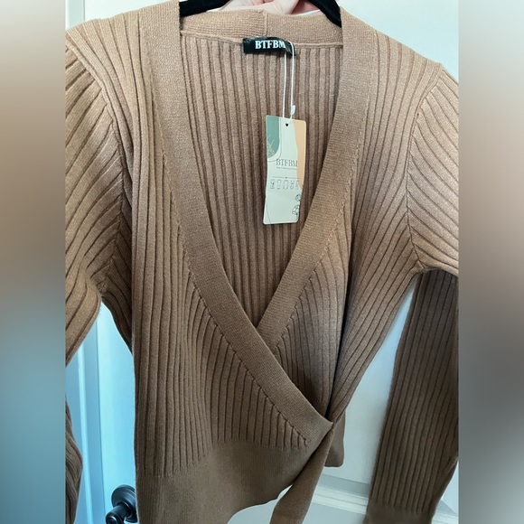BTFBM Women Wrap Deep V Neck Cropped Sweater - Picture 6 of 8